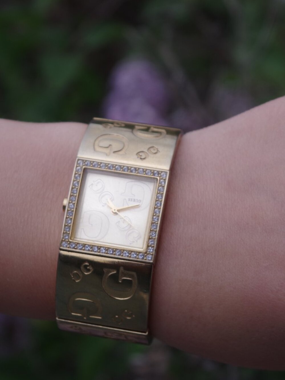 Women's Chunky Bangle Design Guess Watch Quartz